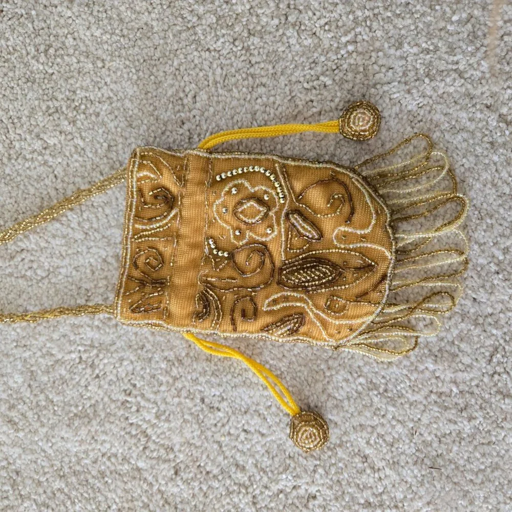 Small gold hand embroidered beaded purse for garden party - Picture 13 of 14